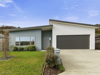 7 Barry Groucott Grove, Wainuiomata, Lower Hutt