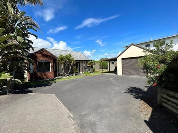 698B Papamoa Beach Road, Papamoa Beach, Papamoa