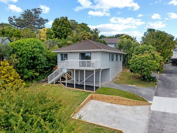 1/23 Santiago Crescent, Unsworth Heights, Auckland