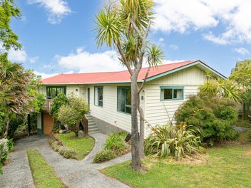 54 Akaroa Drive, Maupuia, Wellington