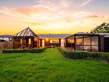 8 Albany Highway, Greenhithe, Auckland