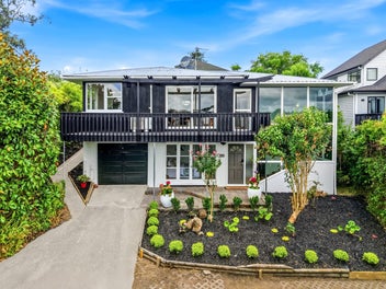 2/52 Glencoe Road, Browns Bay, Auckland