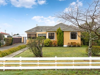 17 Oxford Street, Martinborough