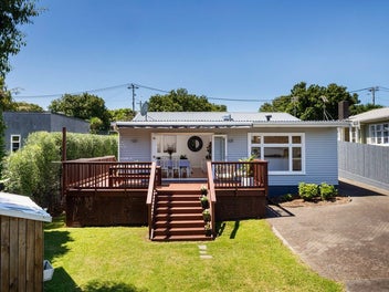 14 Leone Terrace, Mount Albert, Auckland