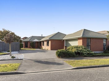 8 Orlando Crescent, Waimairi Beach, Christchurch