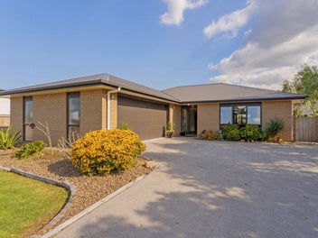 70 Cholmondeley Crescent, Whitianga, Whitianga
