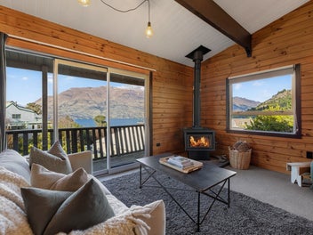 16 Williams Street, Sunshine Bay, Queenstown