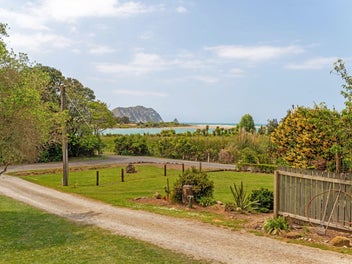 4 Hinekura Road, Tolaga Bay, Tolaga Bay