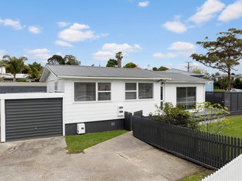 1/2 Barron Drive, Green Bay, Auckland