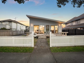 4A Eastern Beach Road, Eastern Beach, Auckland