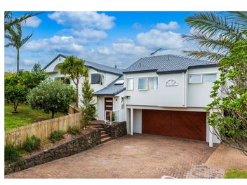 8 Caversham Drive, Torbay, Auckland