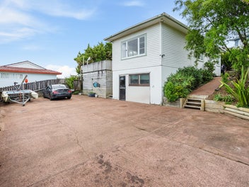 2/73 Keegan Drive, Massey, Auckland