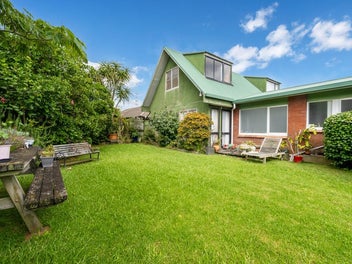 104 Botany Road, Botany Downs, Auckland