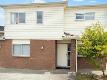 2A Kyeemagh Street, Botany Downs, Auckland