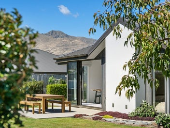 15 Pennycook Place, Wanaka