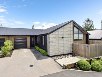 2/103 Cambridge Road, Hillcrest, Hamilton