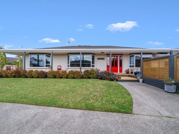 33 Heta Road, Highlands Park, New Plymouth