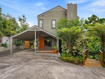 892 Beach Road, Waiake, Auckland