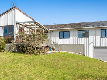 61 Luckens Road, West Harbour, Auckland