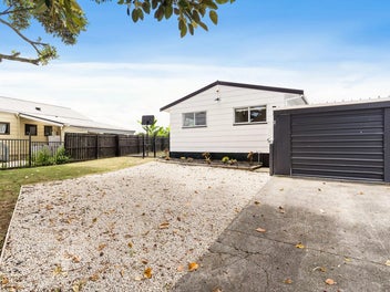 2/2 Hatherley Place, Clendon Park, Auckland