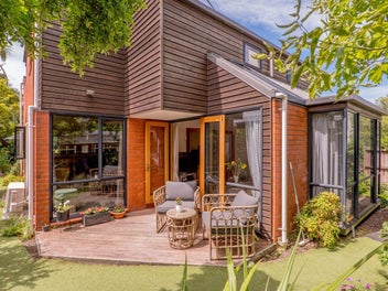 2/180 Main Road, Redcliffs, Christchurch