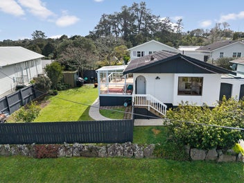 2/1 Recreation Drive, Birkenhead, Auckland