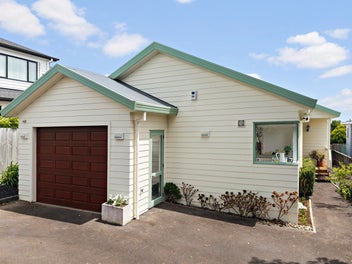 9A Bradbury Road, Botany Downs, Auckland