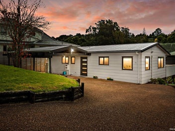 1/8 Fitzwilliam Drive, Torbay, Auckland