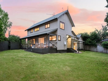 3 Sargeson Place, Leamington, Cambridge