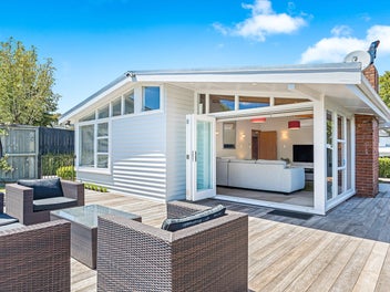 6 Valley View Road, Glenfield, Auckland