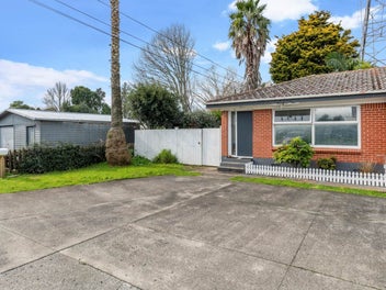 1/10 Lotus Lane, Mangere East, Auckland