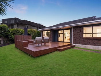 2/508 East Coast Road, Windsor Park, Auckland