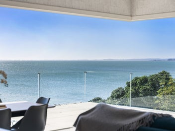 16 Crispe Road, Clarks Beach, Clarks Beach