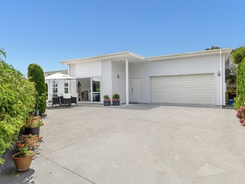 11 Rochfort Crescent, Pyes Pa, Tauranga