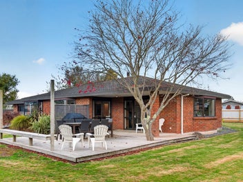 270A High Street South, Carterton