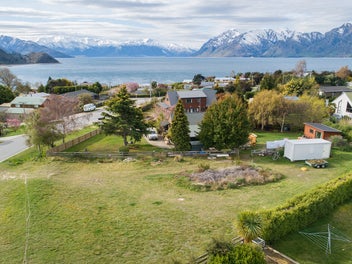 16 Parry Crescent, Lake Hāwea
