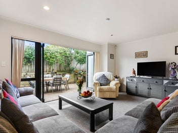 3/102 Greenhithe Road, Greenhithe, Auckland