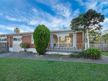 2/1 Chevis Place, Pakuranga, Auckland