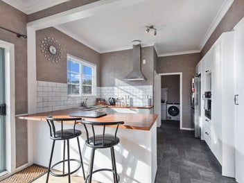 15 South Road, Mamaku