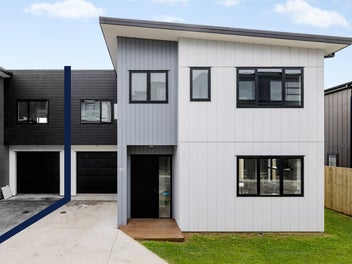 2/42 Rose Berry Crescent, Flagstaff, Hamilton