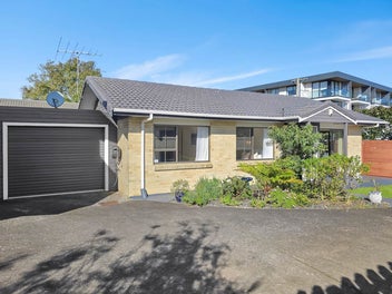 1/5 Lake Pupuke Drive, Takapuna, Auckland