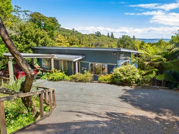 59 Fairview Crescent, Ōmiha, Waiheke Island