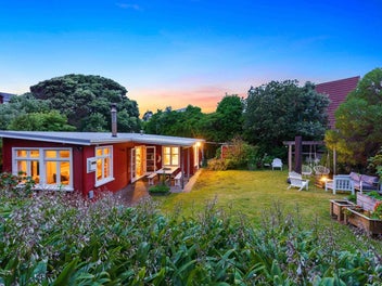 42 Field Way, Waikanae Beach, Waikanae