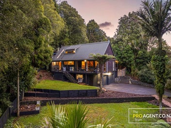 566 Scenic Drive, Waiatarua, Auckland