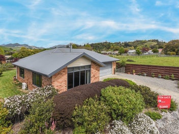 61 Lord Auckland Road, Wakefield