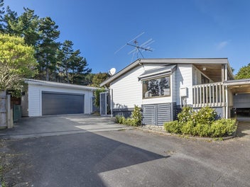 16 Apple Terrace, Ranui, Porirua