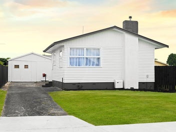 10 Pamela Place, Deanwell, Hamilton