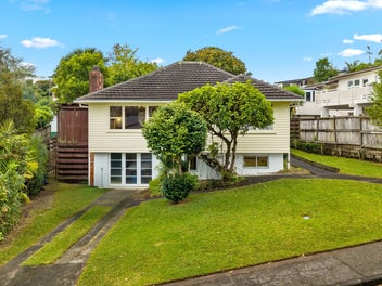 15 Rosecamp Road, Beach Haven, Auckland