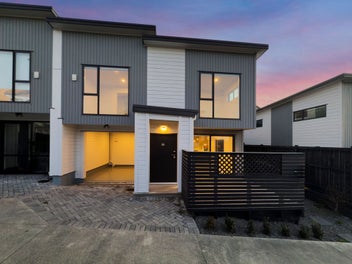 8C Neptune Avenue, Beach Haven, Auckland