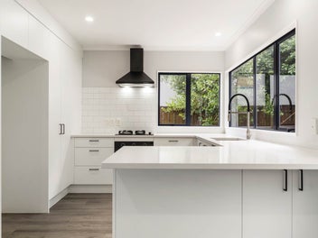 2/35 Highgrove Lane, Totara Vale, Auckland
